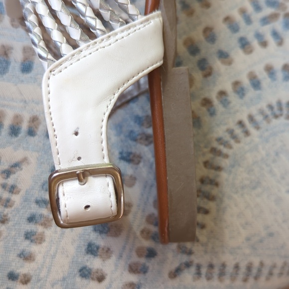 American Eagle Strappy Stud Thong Summer Sandals 8 White Silver - Picture 11 of 16